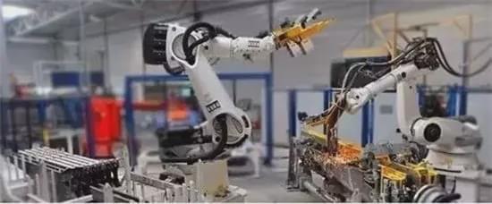 未來(lái)工業(yè)機(jī)器人的兩大演進(jìn)方向 智能化協(xié)作與柔性自適應(yīng)